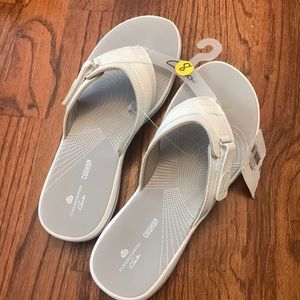 new with tags flip flops